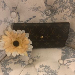 Authentic Louie Vuitton Wallet Monogram